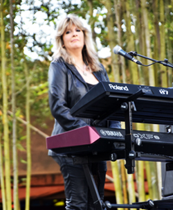 Fleetwood Mac Tribute Band Fleetwood Max Daisy Ash as Christine McVie